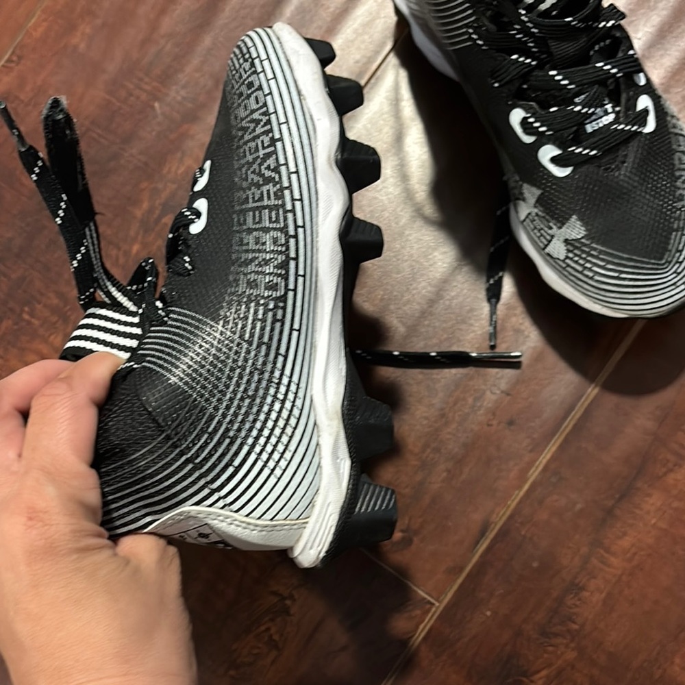Under Armour Kids Black and White spots cleats for flag football - Picture 2 of 2